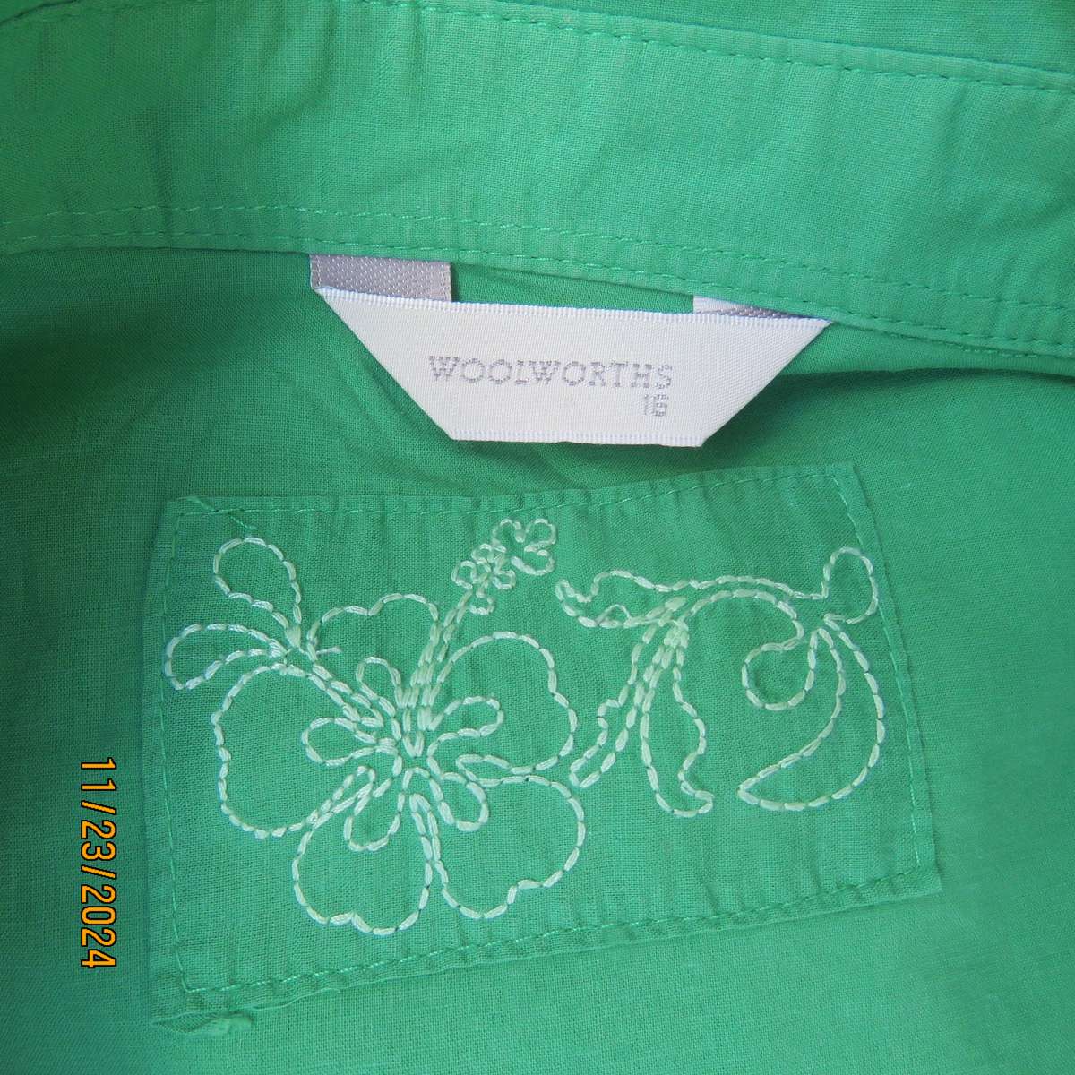Cool green WOOLWORTHS capped sleeve top. Close with press buttons on front.Size 40. Peter Pan collar