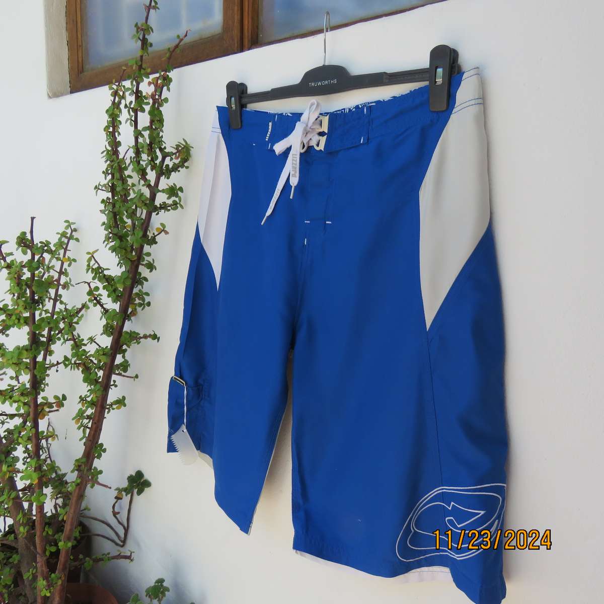 LIZZARD best quality blue and grey 100% nylon boardshorts. Size pocket.Plastic badge. Size 34.