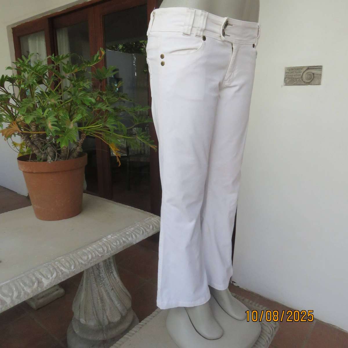 Cream stretch fine corduroy hipster bootcut pants size 32