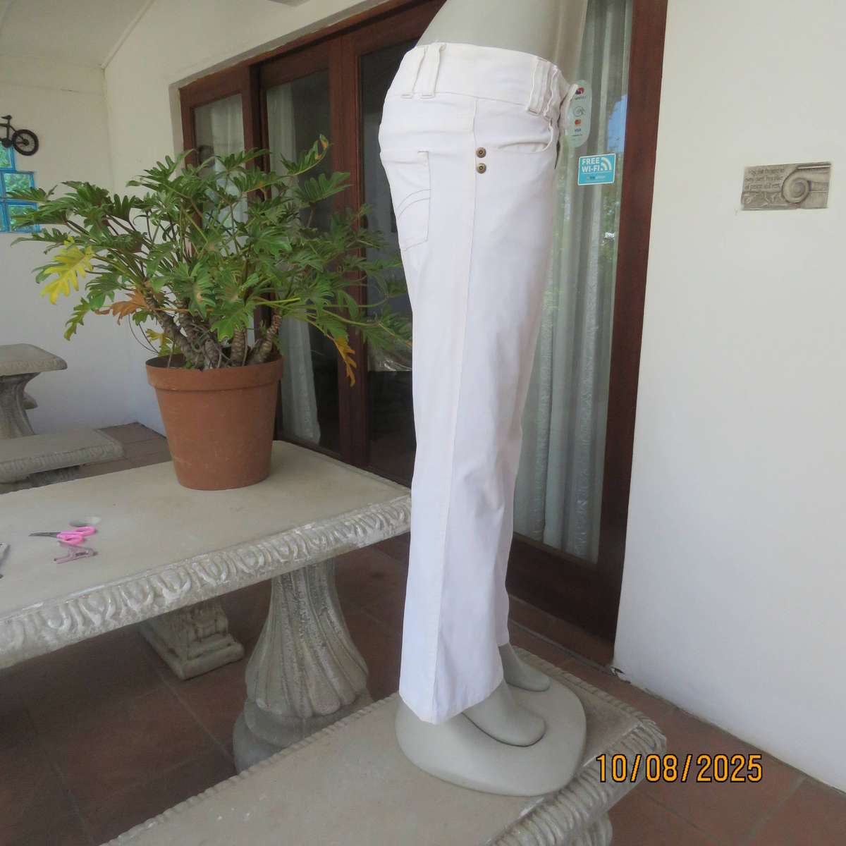 Cream stretch fine corduroy hipster bootcut pants size 32