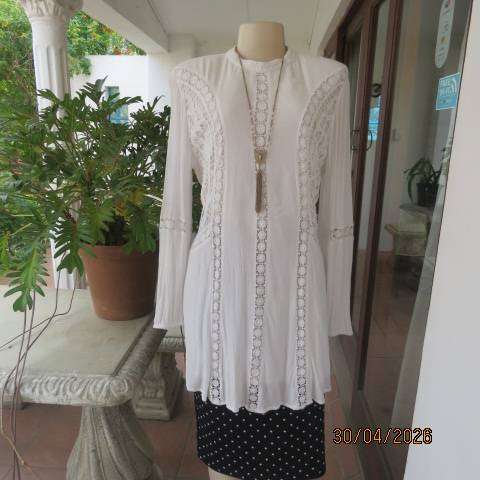 Woolworths white crinkled cotton tailored long sleeve top with lace inlays, size 42