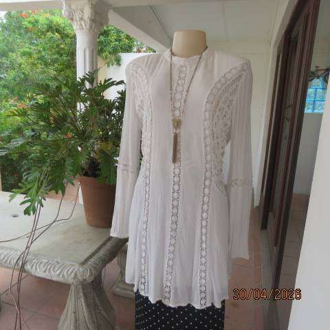 Woolworths white crinkled cotton tailored long sleeve top with lace inlays, size 42