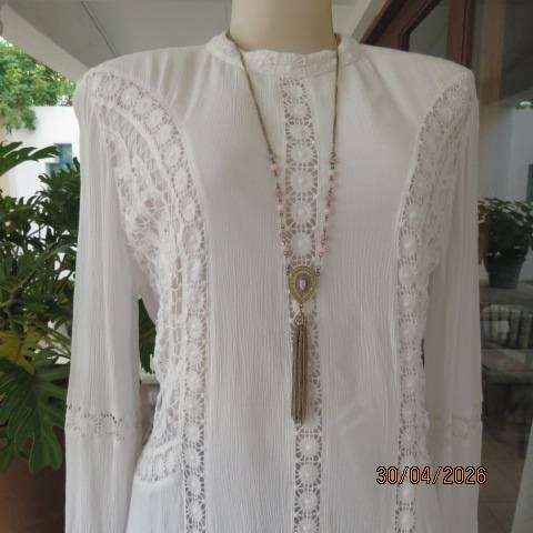 Woolworths white crinkled cotton tailored long sleeve top with lace inlays, size 42