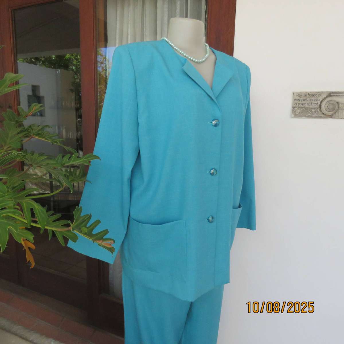 Turquoise 2 pc outfit with long sleeve jacket and pants in wash and wear polyester. Size 42