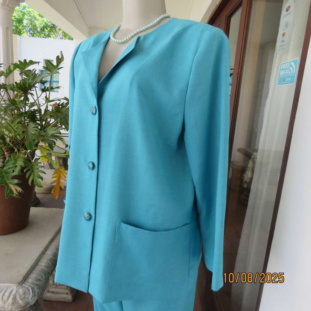 Turquoise 2 pc outfit with long sleeve jacket and pants in wash and wear polyester. Size 42