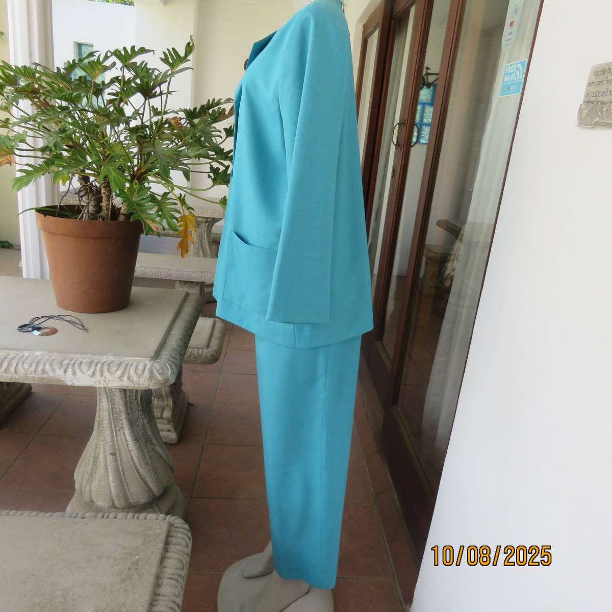 Turquoise 2 pc outfit with long sleeve jacket and pants in wash and wear polyester. Size 42