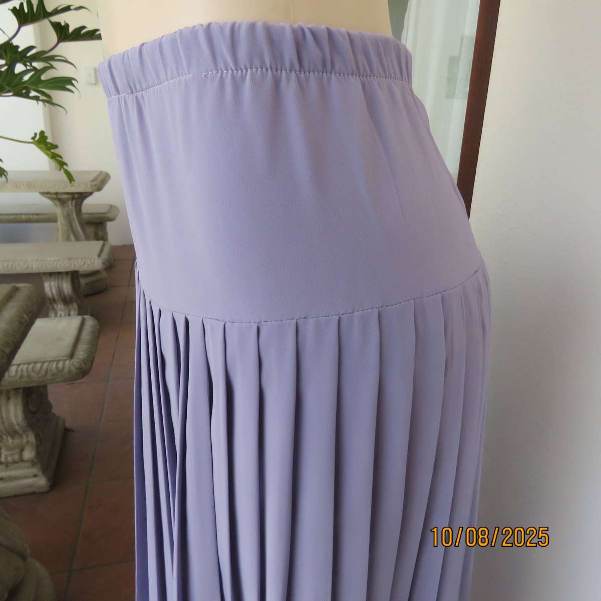 Lilac pleated polyester skirt with wide yoke and elasticated waist. Size 42