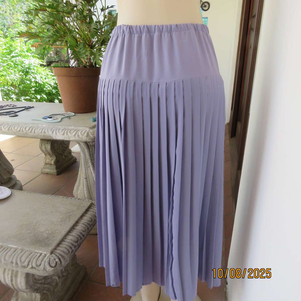 Lilac pleated polyester skirt with wide yoke and elasticated waist. Size 42