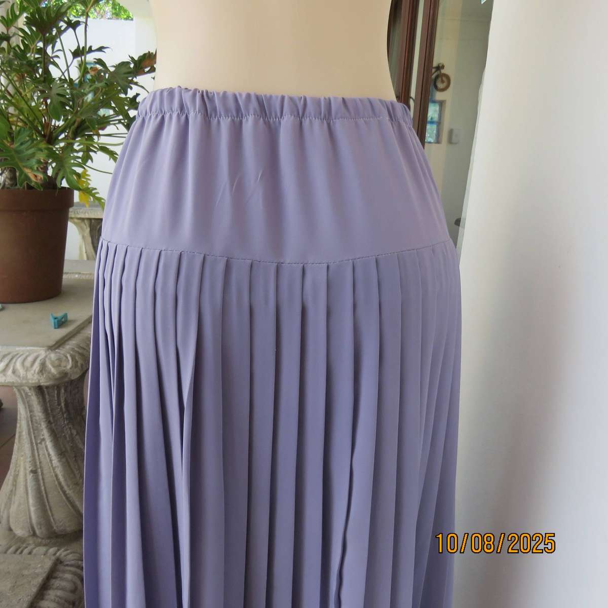 Lilac pleated polyester skirt with wide yoke and elasticated waist. Size 42