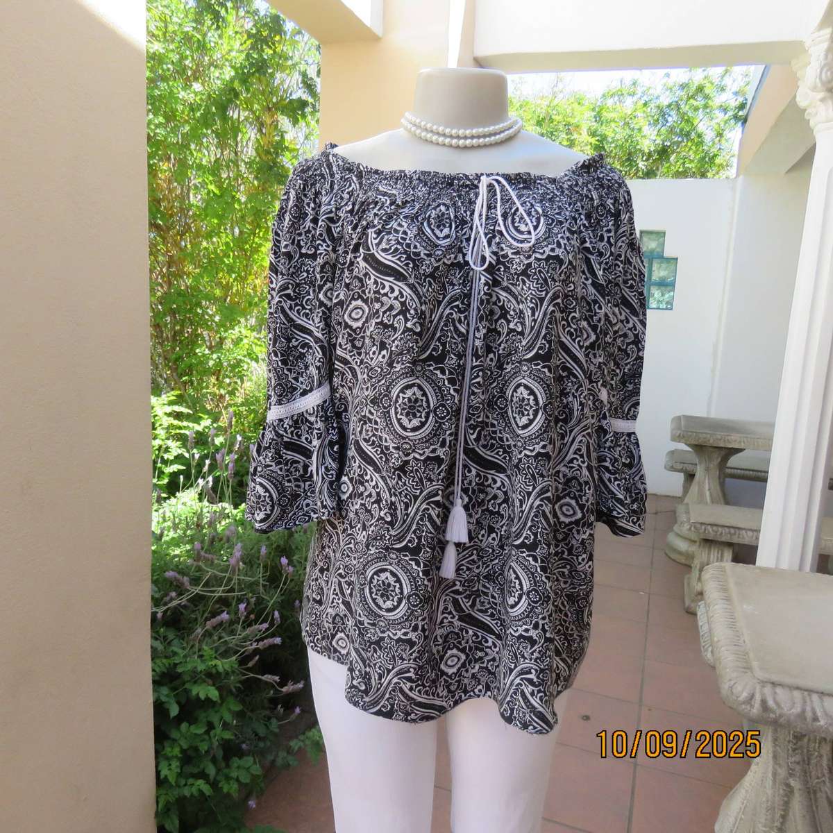 Black-white bohemian print off the shoulder slip over viscose top size 42.