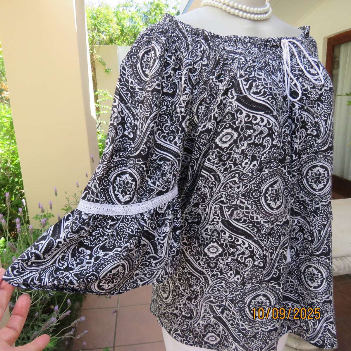 Black-white bohemian print off the shoulder slip over viscose top size 42.