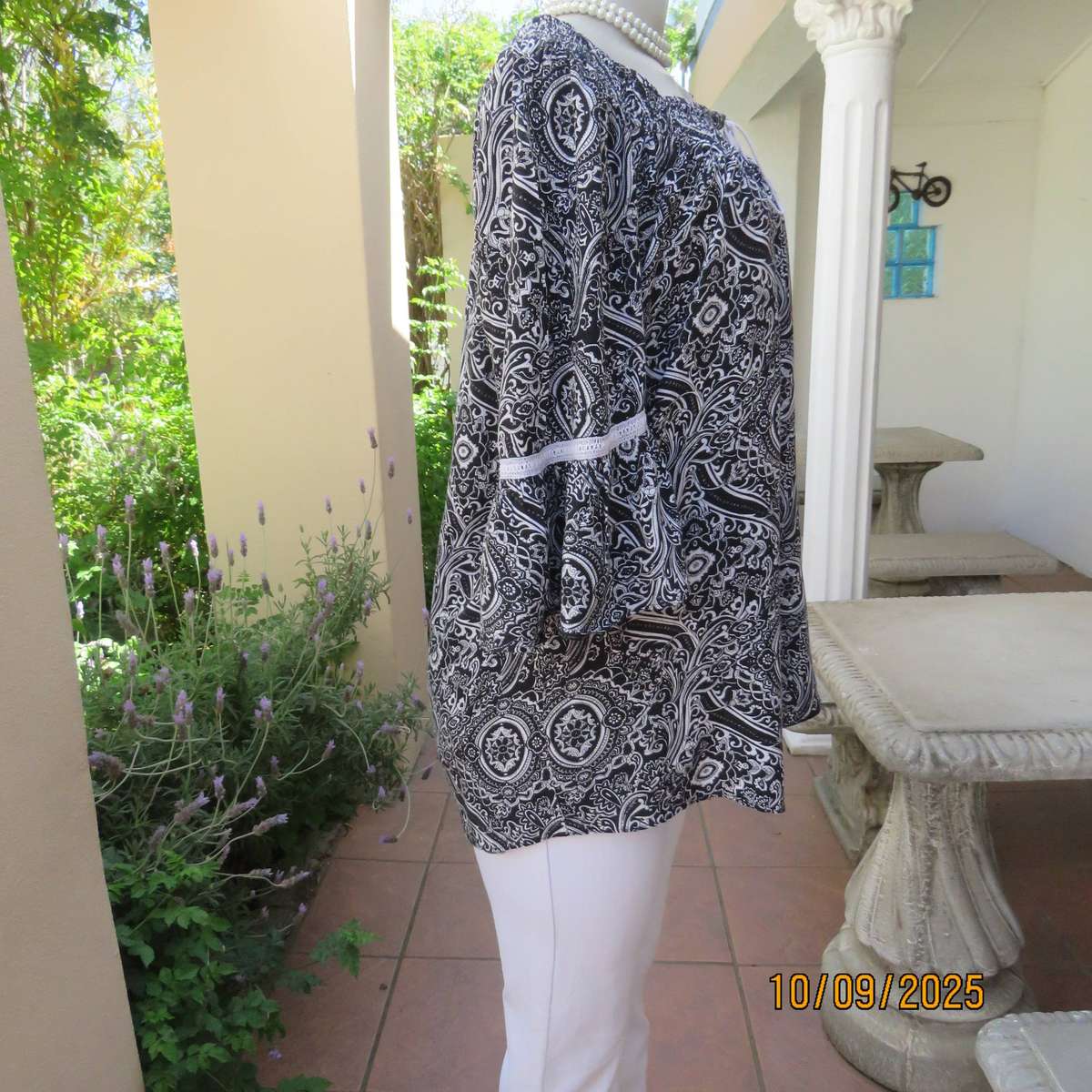 Black-white bohemian print off the shoulder slip over viscose top size 42.