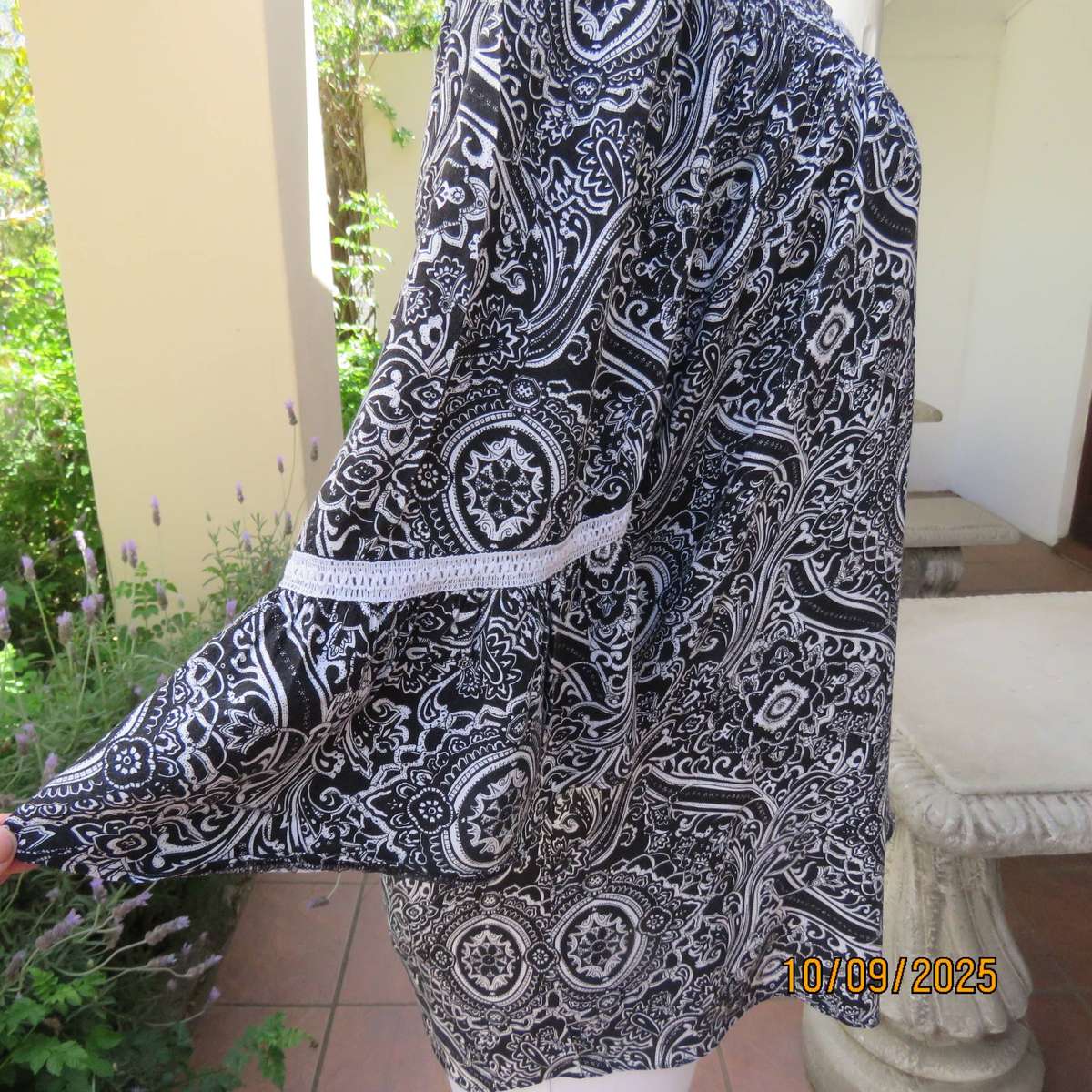 Black-white bohemian print off the shoulder slip over viscose top size 42.