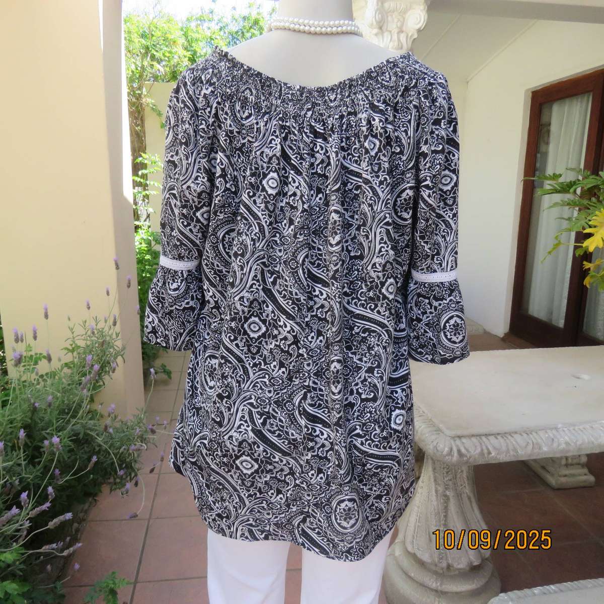 Black-white bohemian print off the shoulder slip over viscose top size 42.