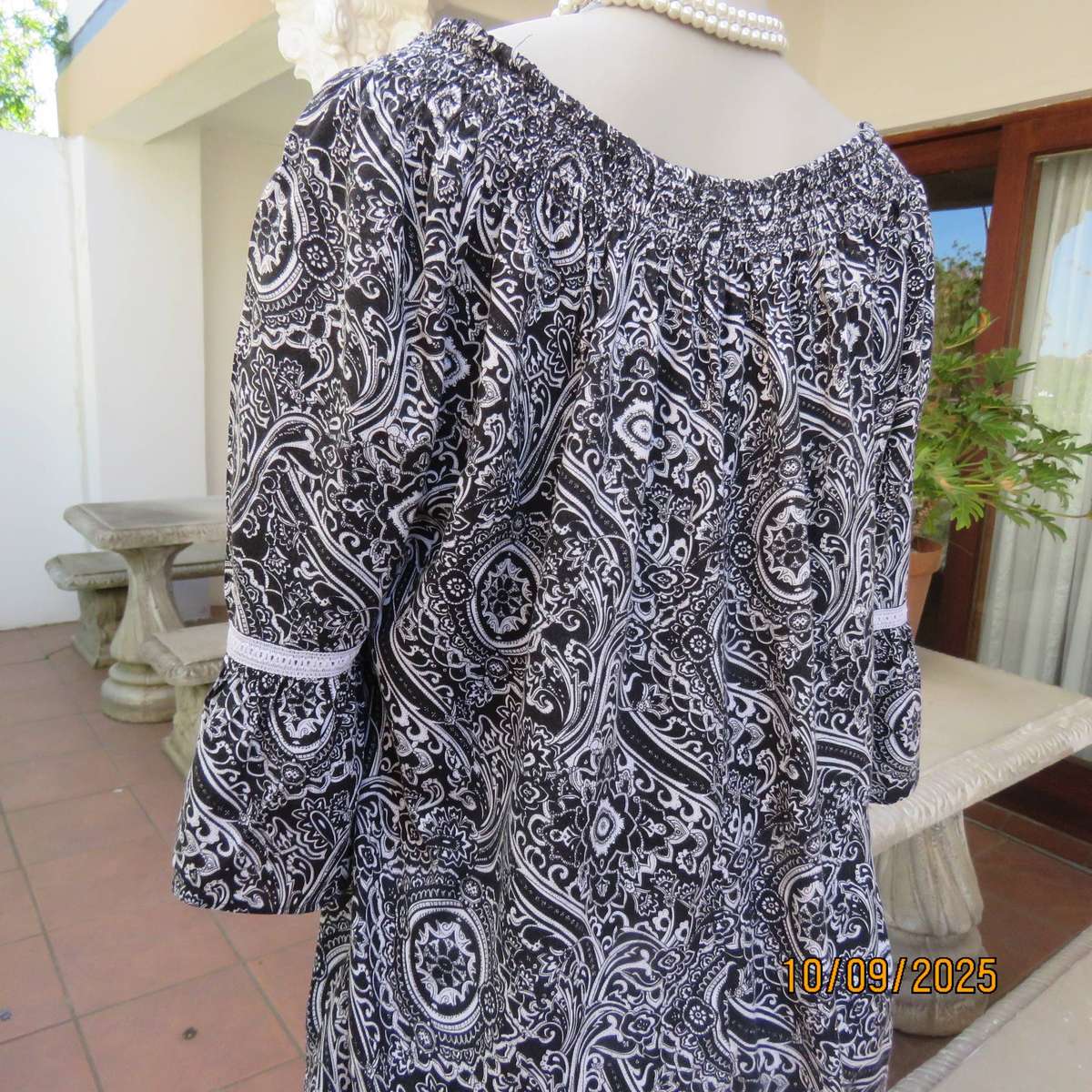 Black-white bohemian print off the shoulder slip over viscose top size 42.