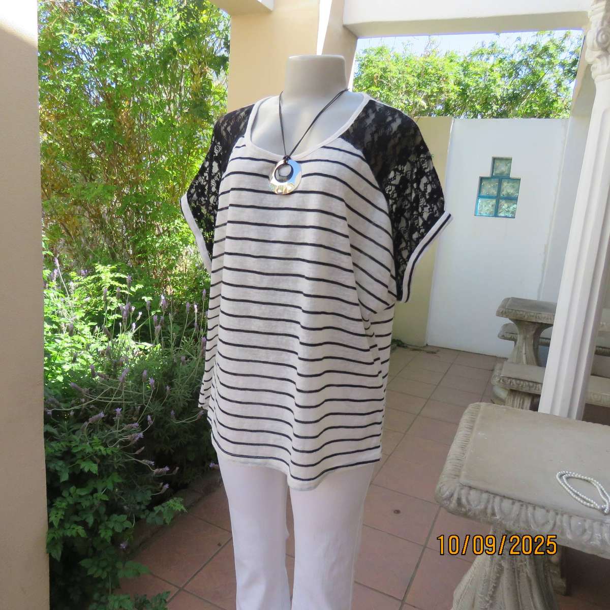 White textured stretch polycotton top with black lace shoulder front inlays. Size 44