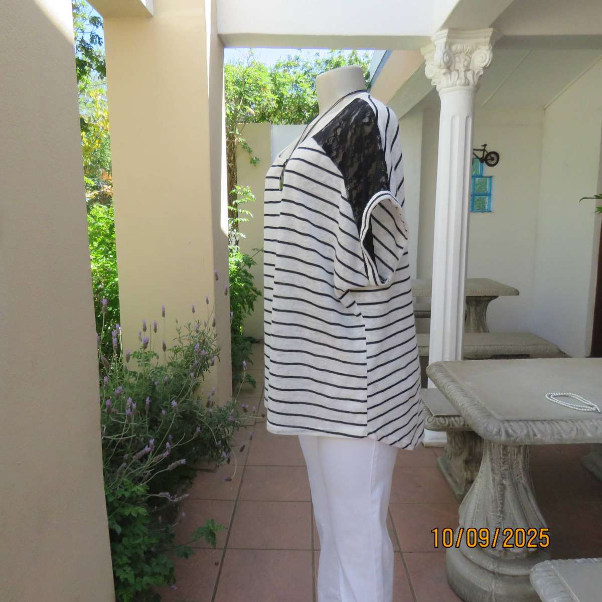 White textured stretch polycotton top with black lace shoulder front inlays. Size 44