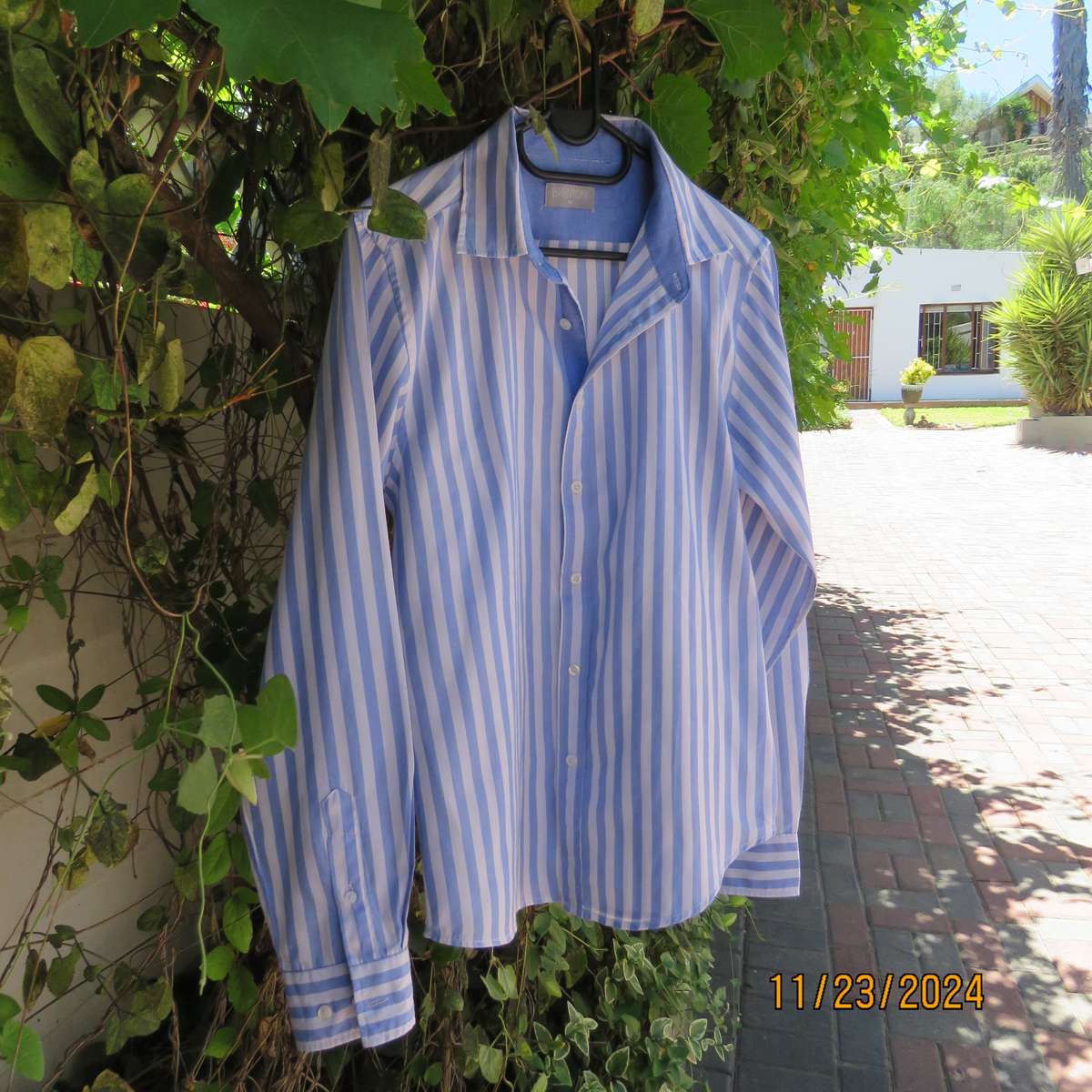 Stunning BRENTONI blue-white vertical striped long sleeve men's shirt size S - 96cm chest.As new con