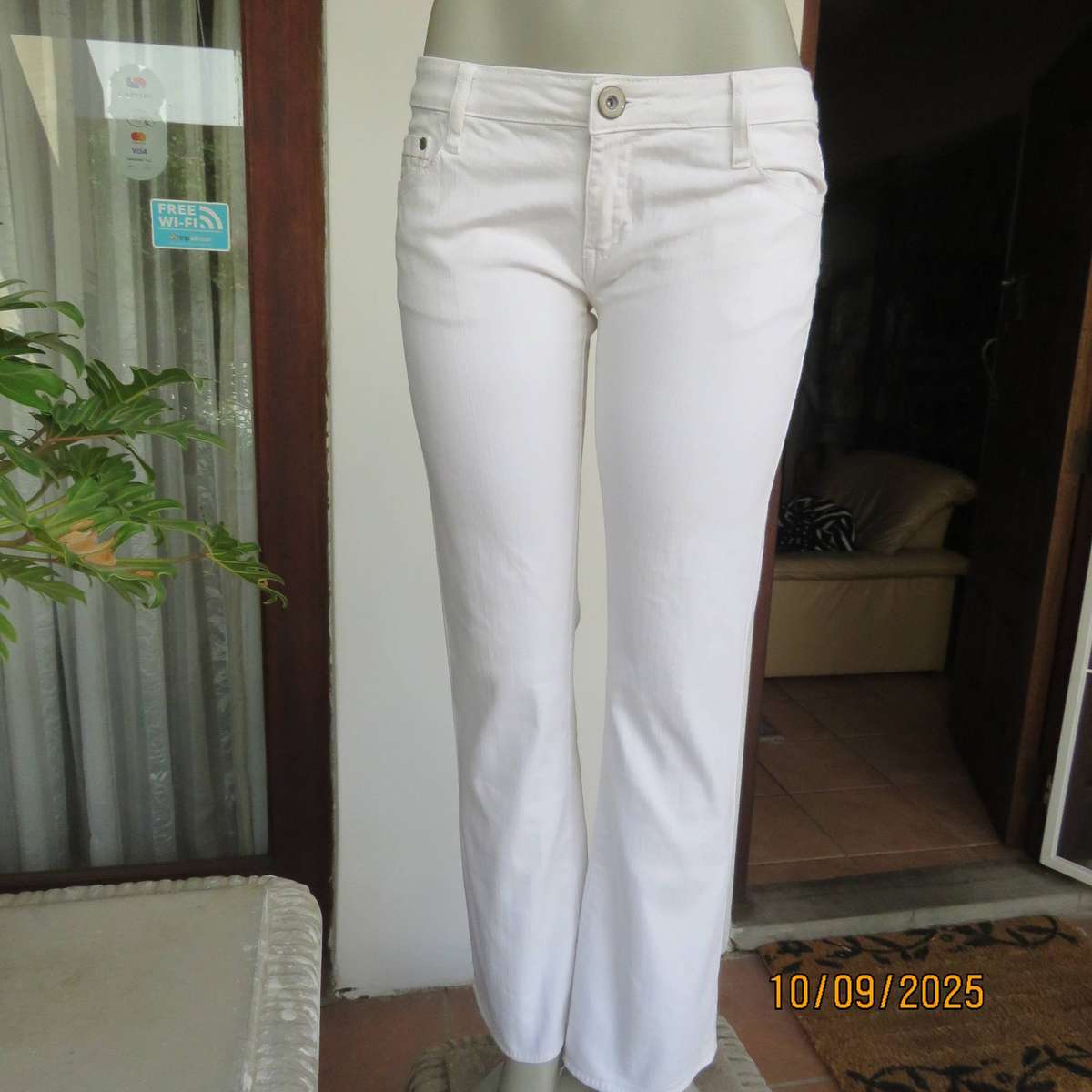 LEGIT white stretch cotton bootcut low rise jeans size 32-34