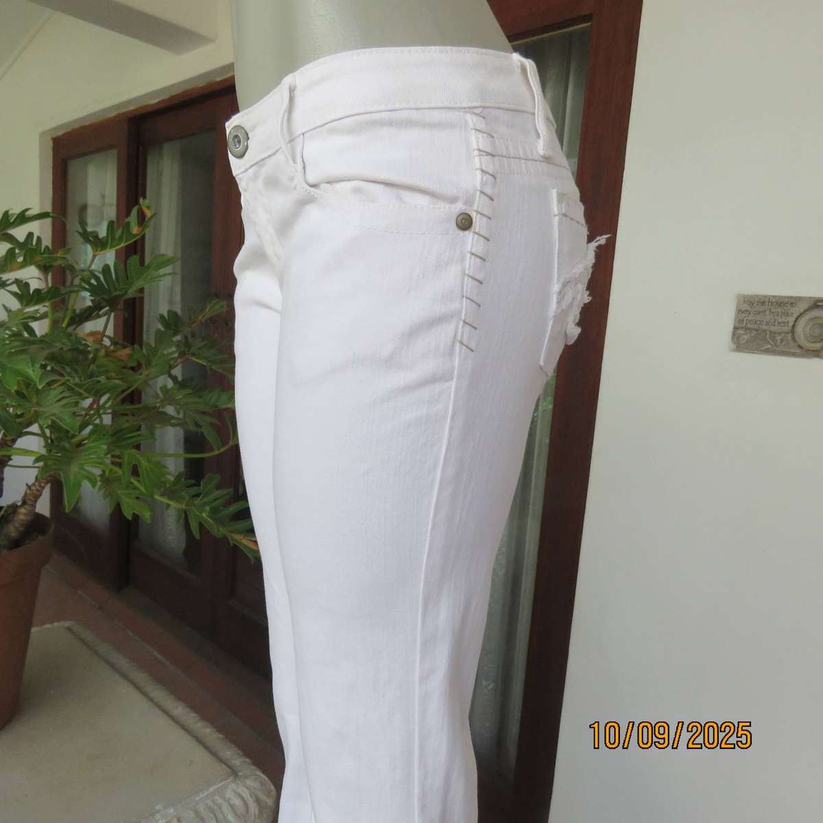 LEGIT white stretch cotton bootcut low rise jeans size 32-34
