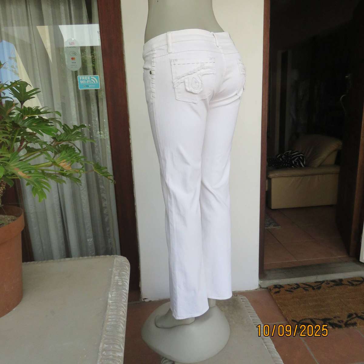 LEGIT white stretch cotton bootcut low rise jeans size 32-34