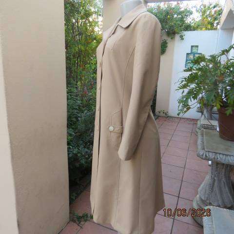 Un Signe D'OR beige trench coat - Size 34, Swiss design, button front, open collar