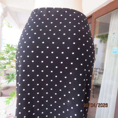 Massumi black and white polka dot pencil skirt with elasticated waist, size 44