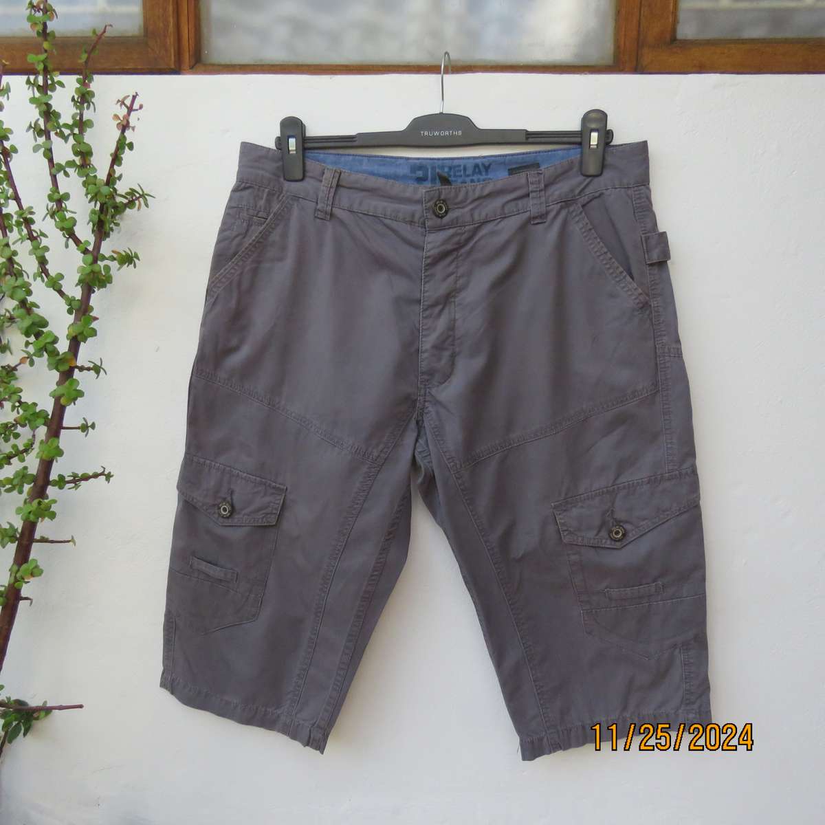 RELAY grey jeans long shorts size 36. Four front pockets-2 at back. In 100% cotton. As new cond.