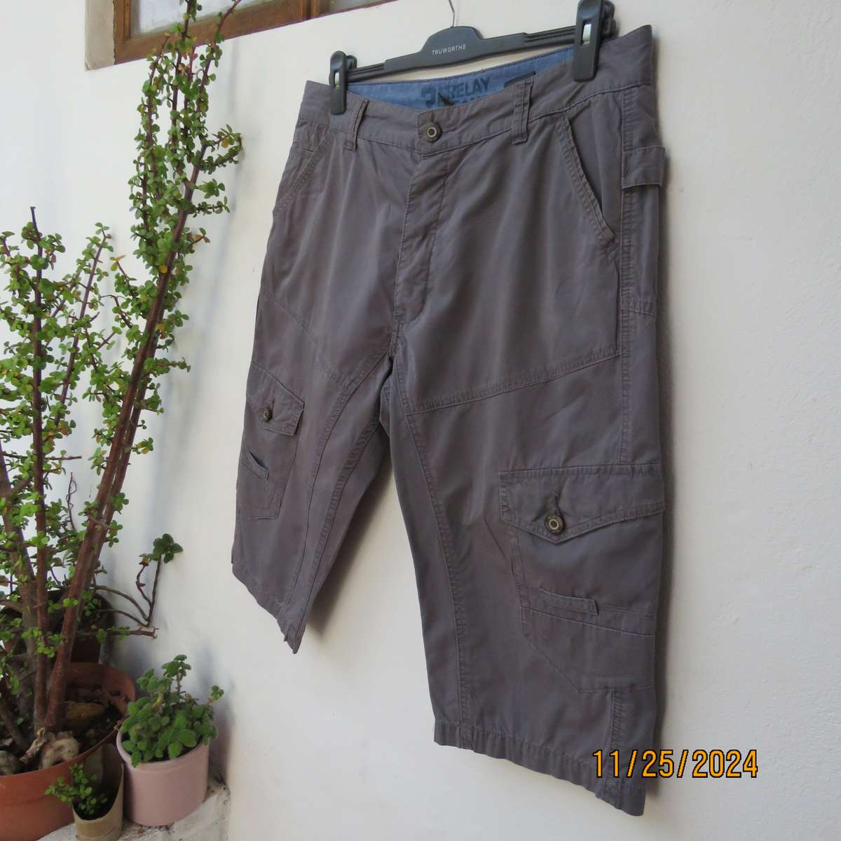 RELAY grey jeans long shorts size 36. Four front pockets-2 at back. In 100% cotton. As new cond.