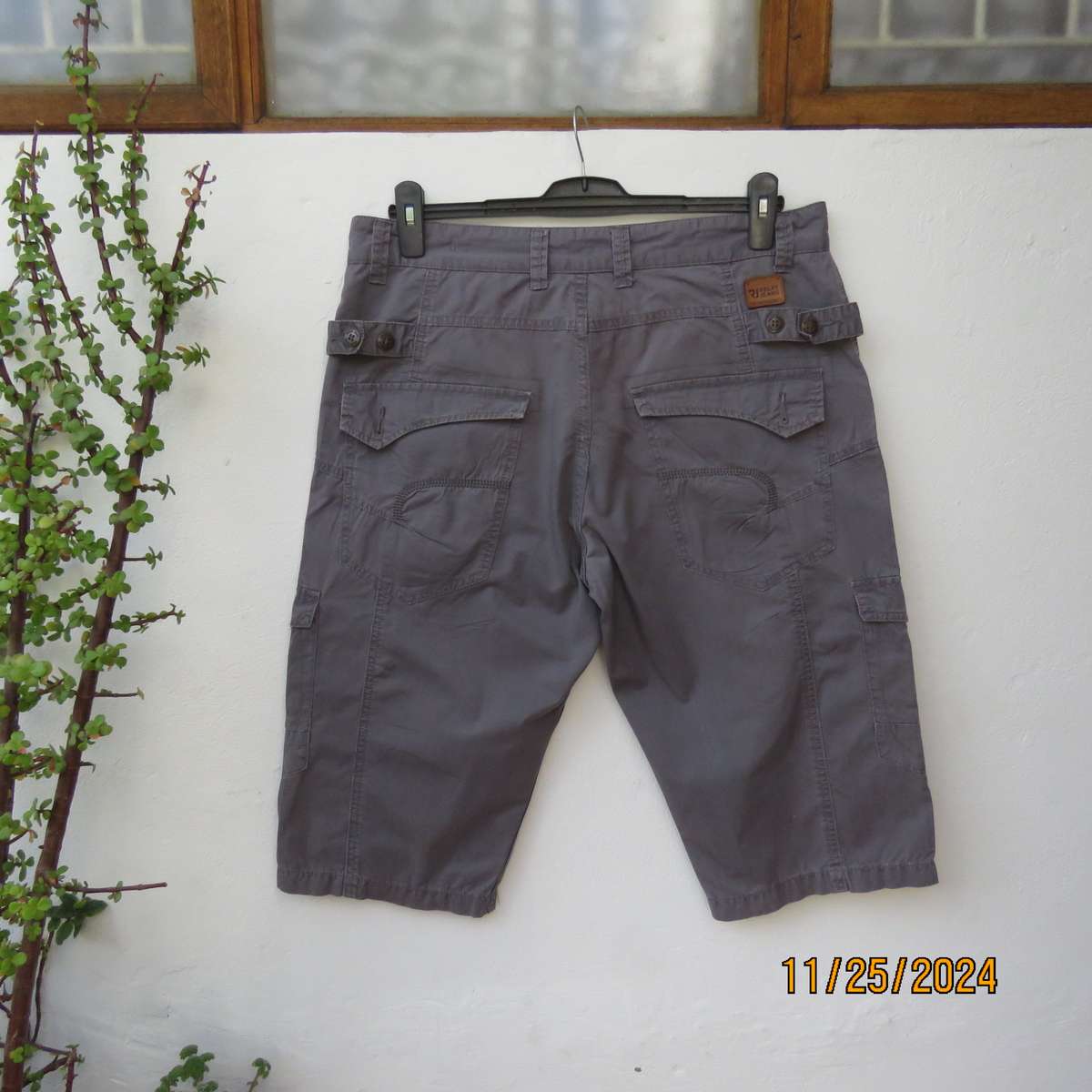 RELAY grey jeans long shorts size 36. Four front pockets-2 at back. In 100% cotton. As new cond.