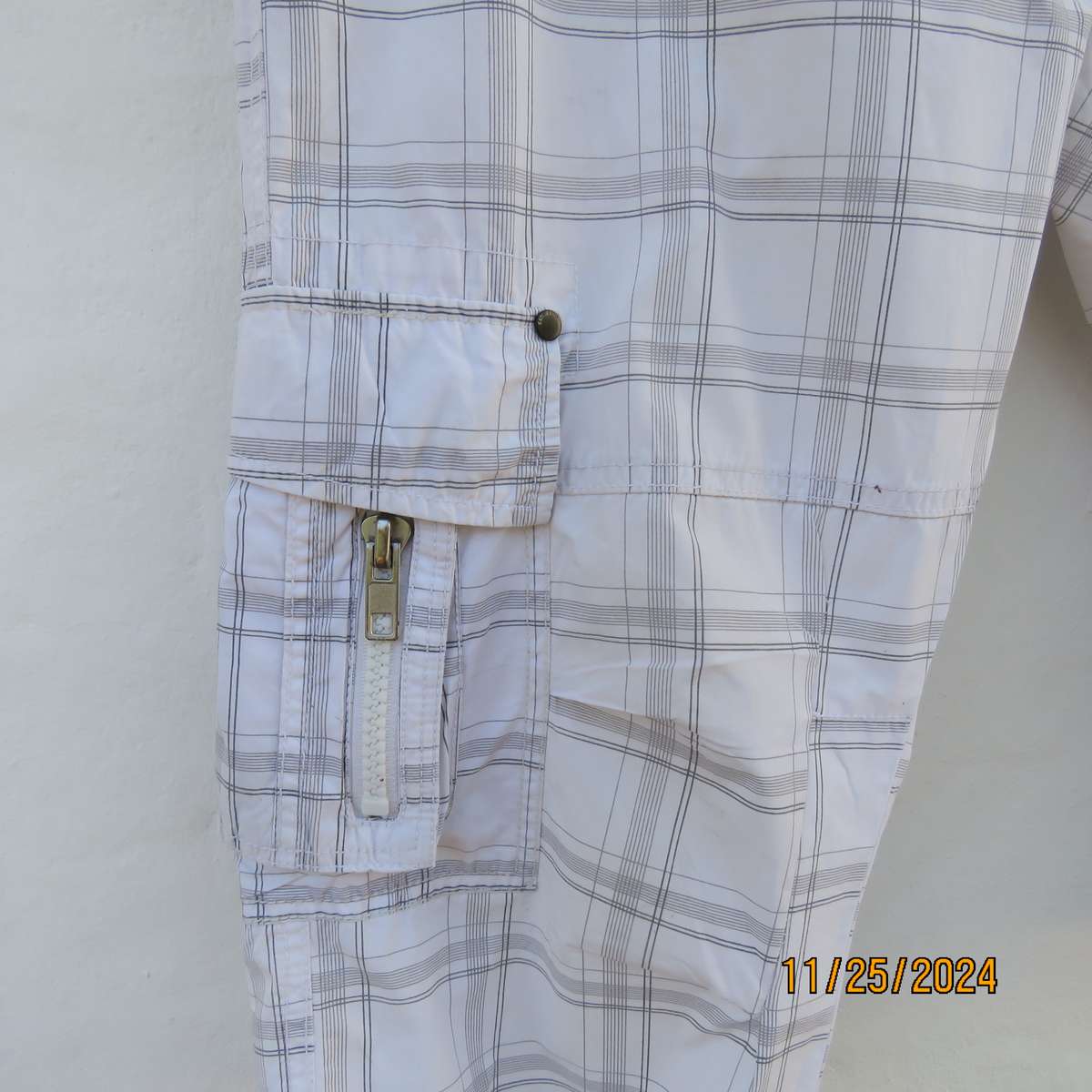 Men's grey-white large check 100% cotton cropped pants. Pockets galore. By EXACT. Size 34.As new
