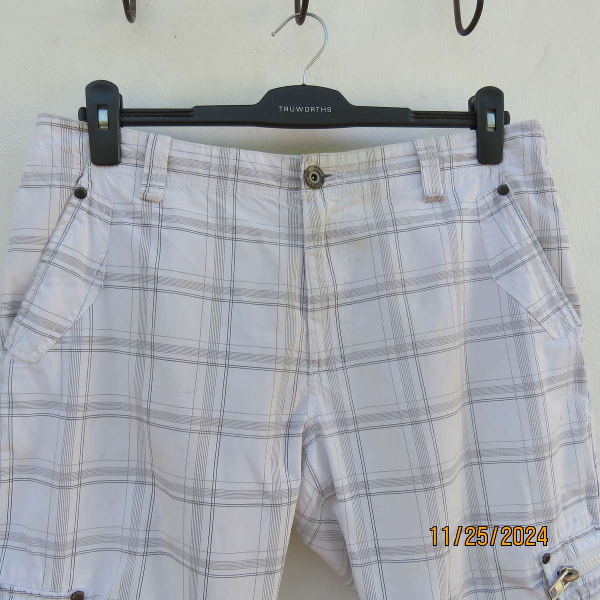 Men's grey-white large check 100% cotton cropped pants. Pockets galore. By EXACT. Size 34.As new