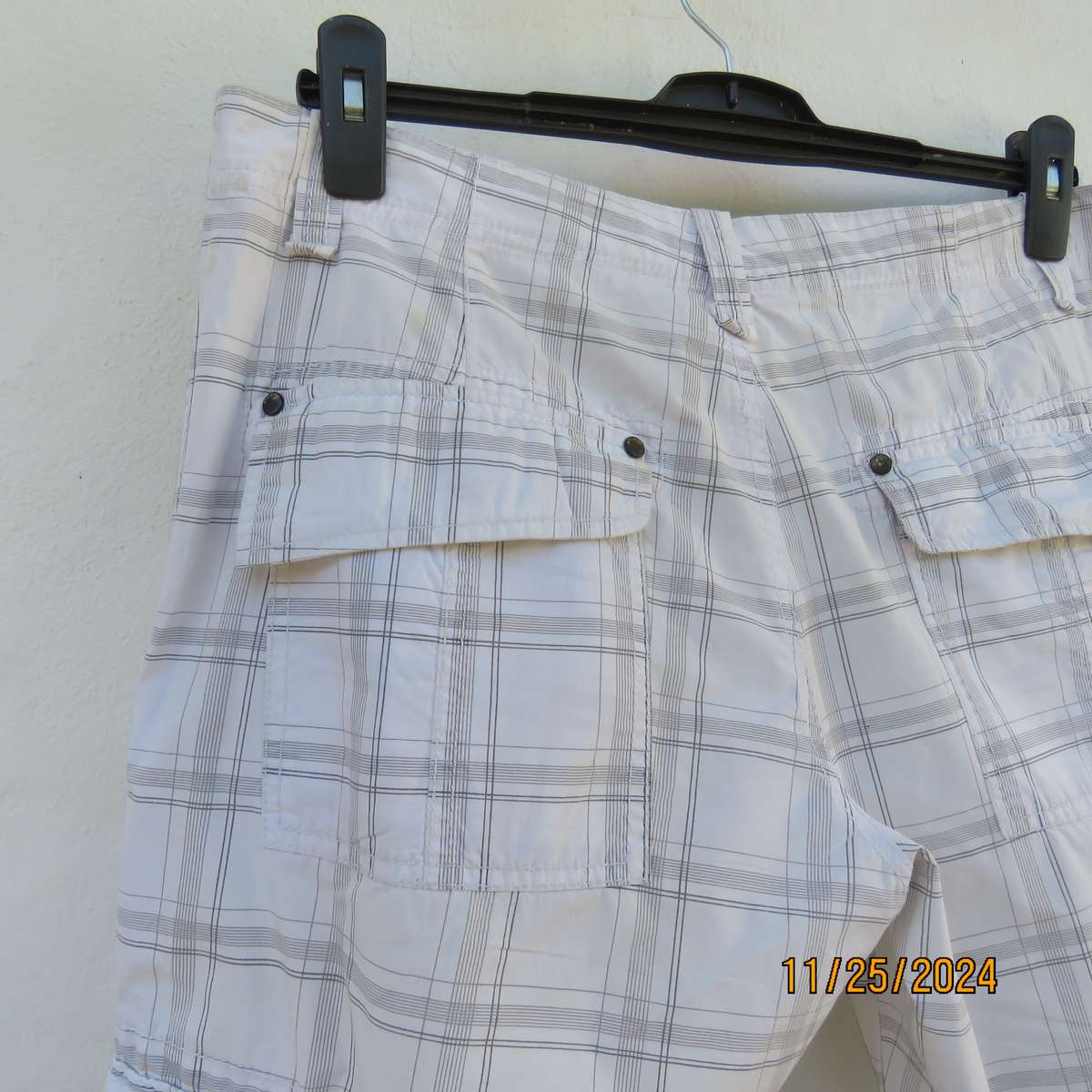 Men's grey-white large check 100% cotton cropped pants. Pockets galore. By EXACT. Size 34.As new