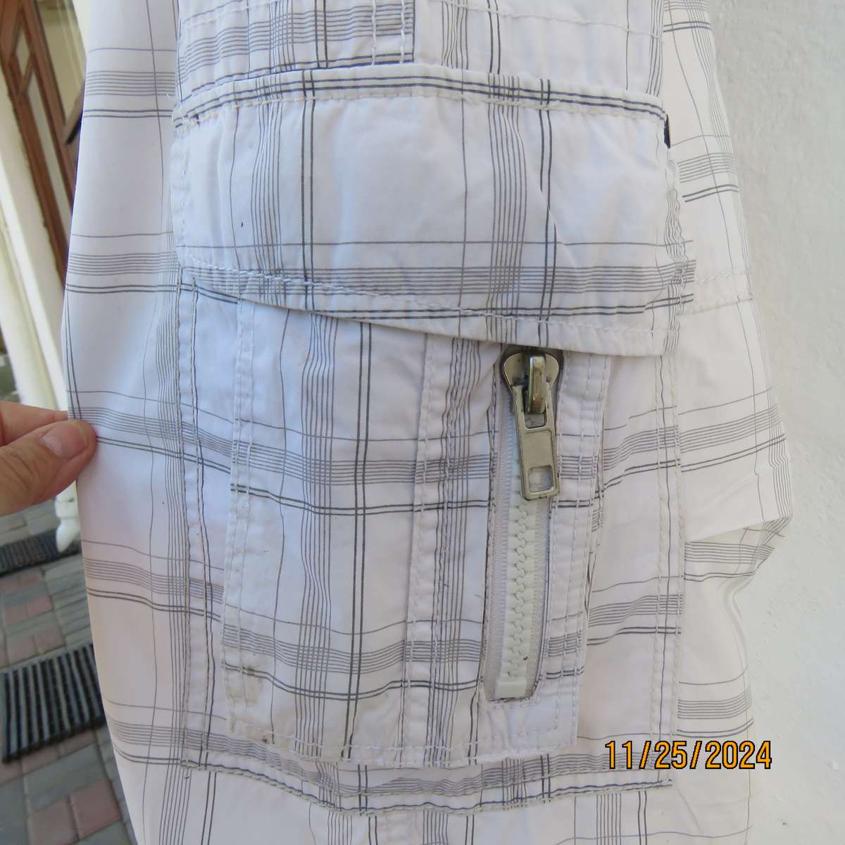 Men's grey-white large check 100% cotton cropped pants. Pockets galore. By EXACT. Size 34.As new