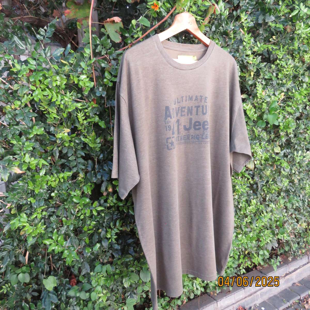 JEEP olive green-cream mottled short sleeve T shirt size 3XL