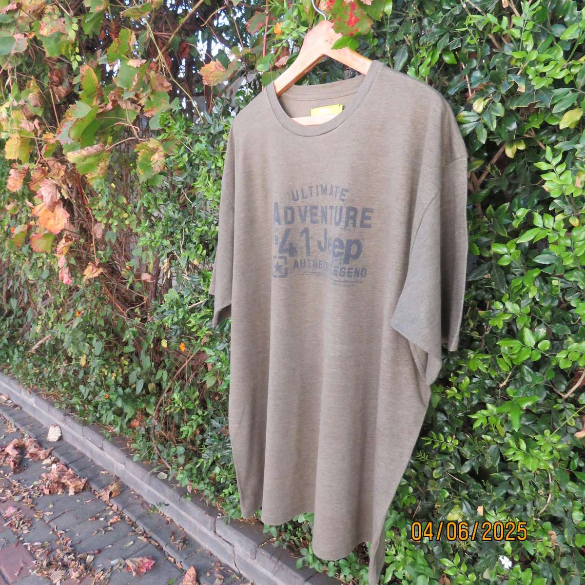 JEEP olive green-cream mottled short sleeve T shirt size 3XL