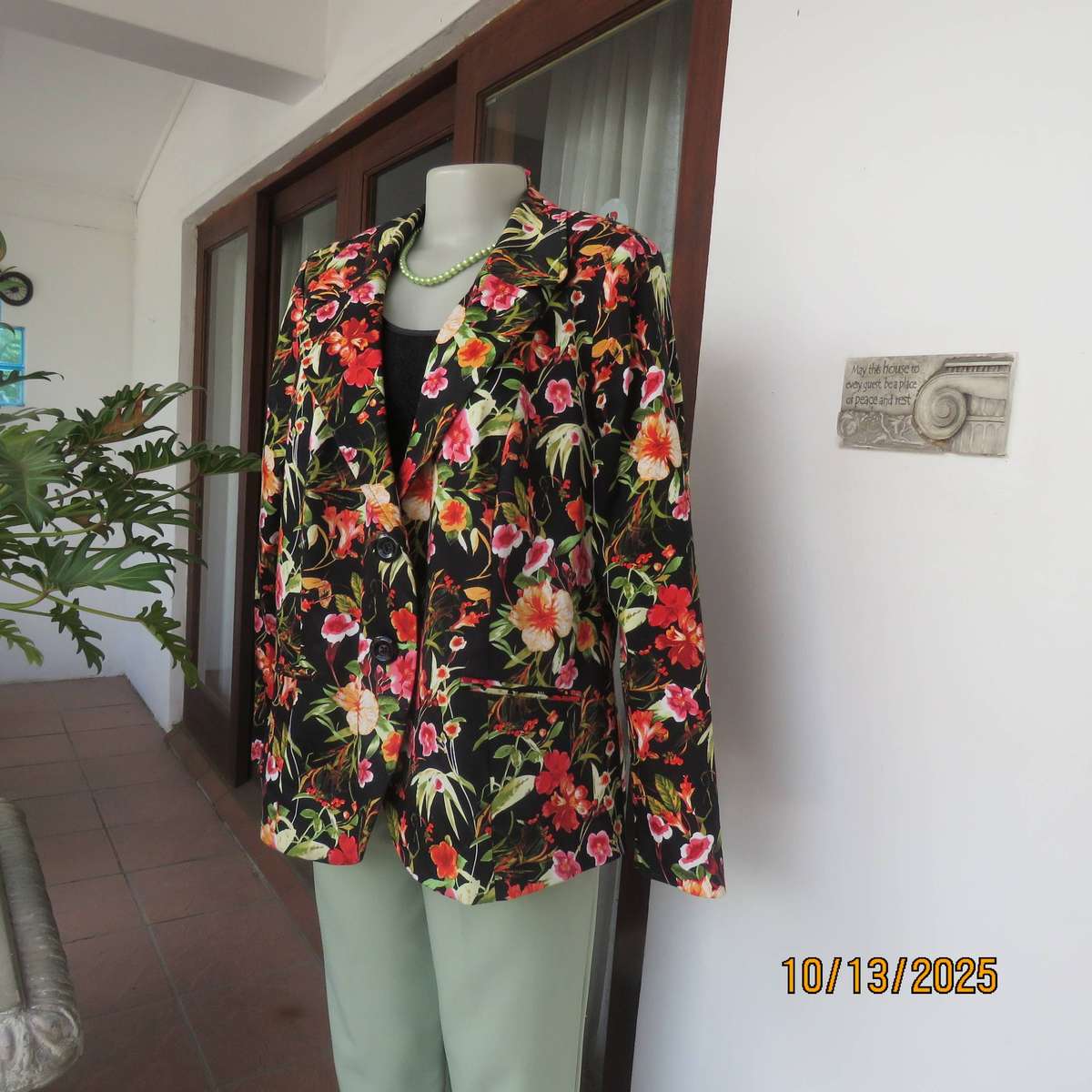 DONNA-CLAIRE black lined cotton stretch long sleeve jacket with floral print. Size 46.