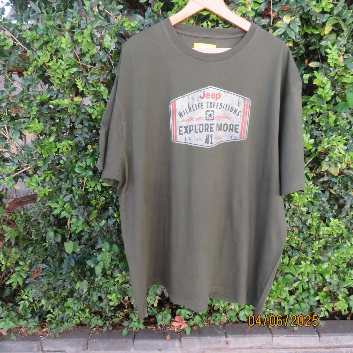JEEP dark olive green as new short sleeve T shirt size 3XL. In 100% cotton