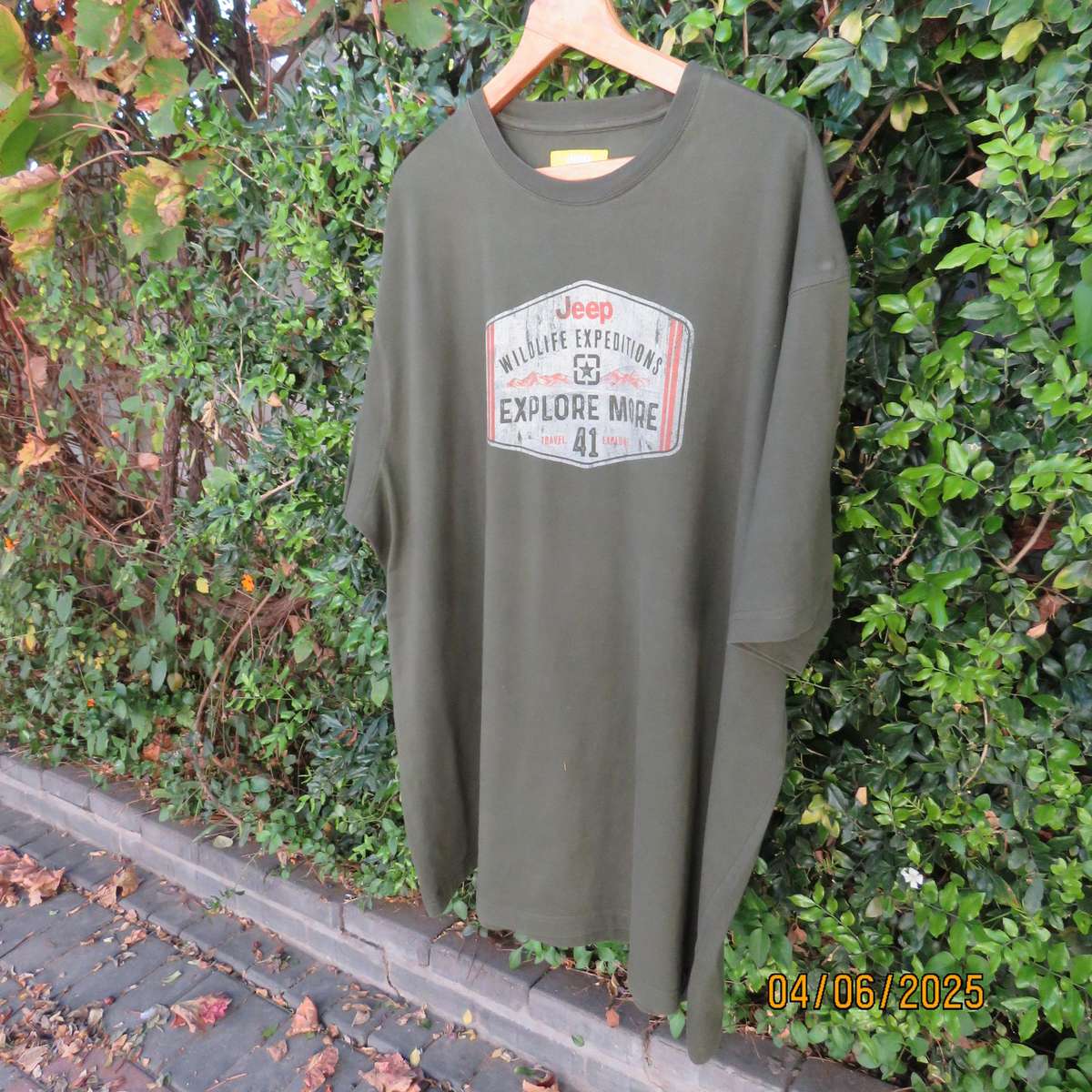 JEEP dark olive green as new short sleeve T shirt size 3XL. In 100% cotton