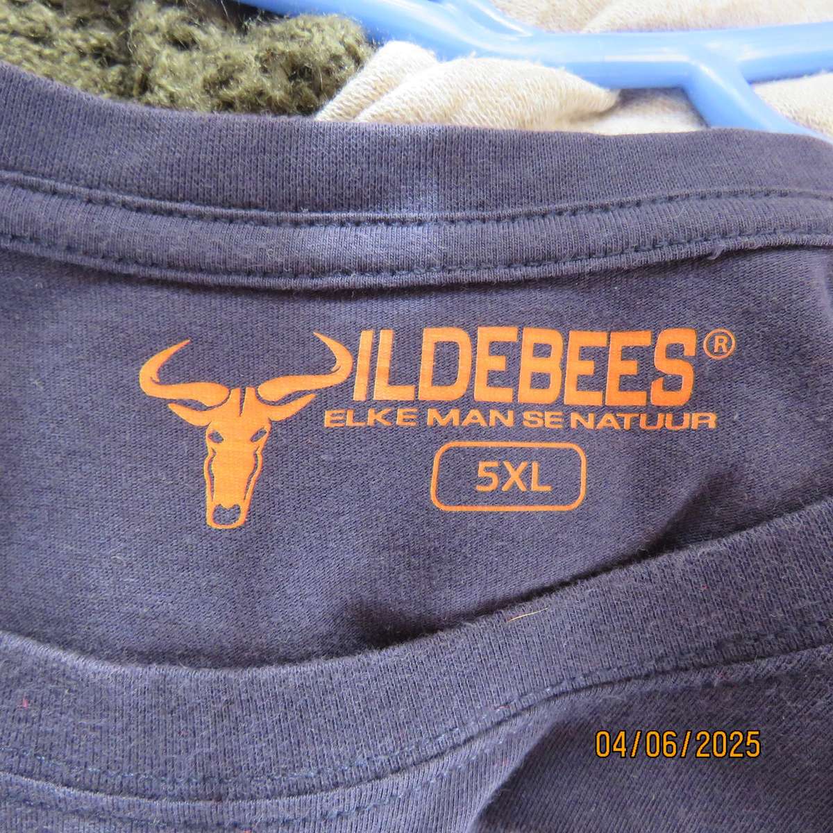 WILDEBEES navy T shirt in 100% cotton. Size 5XL with short sleeves. As new