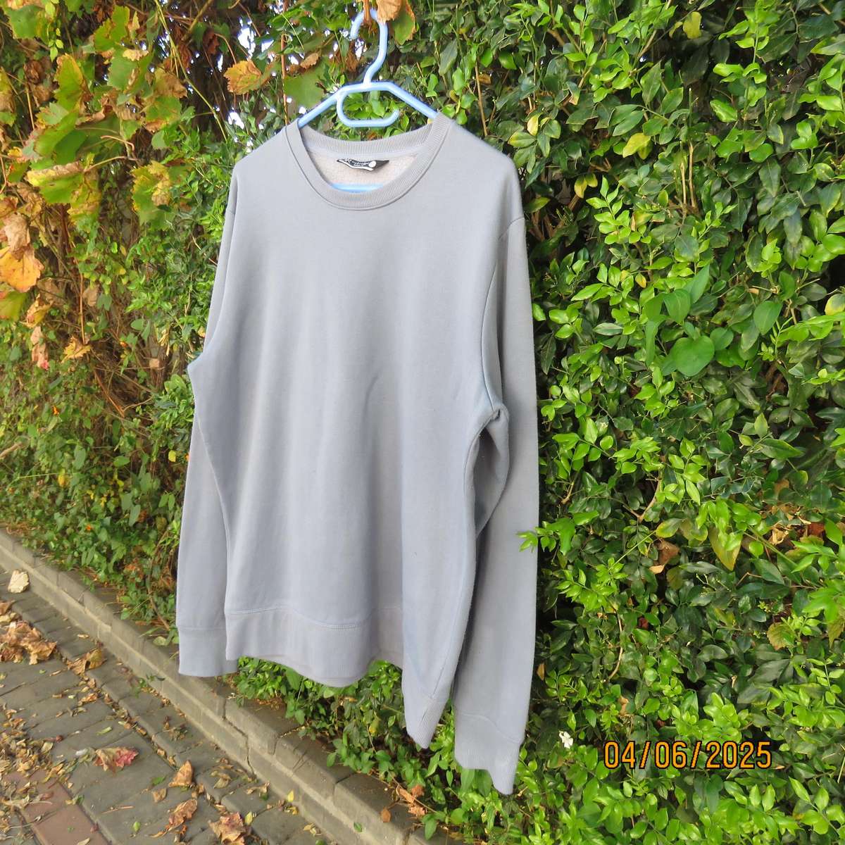 Steel blue men's warm pullover long sleeve top with fleeze inner. Size L to XL. Chest 120cm