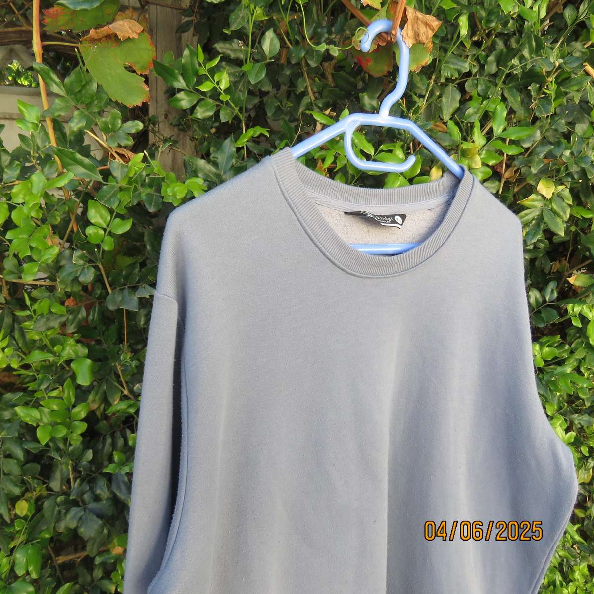 Steel blue men's warm pullover long sleeve top with fleeze inner. Size L to XL. Chest 120cm