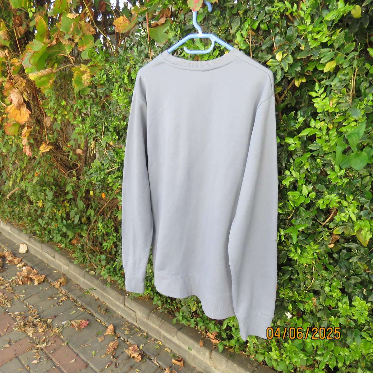 Steel blue men's warm pullover long sleeve top with fleeze inner. Size L to XL. Chest 120cm