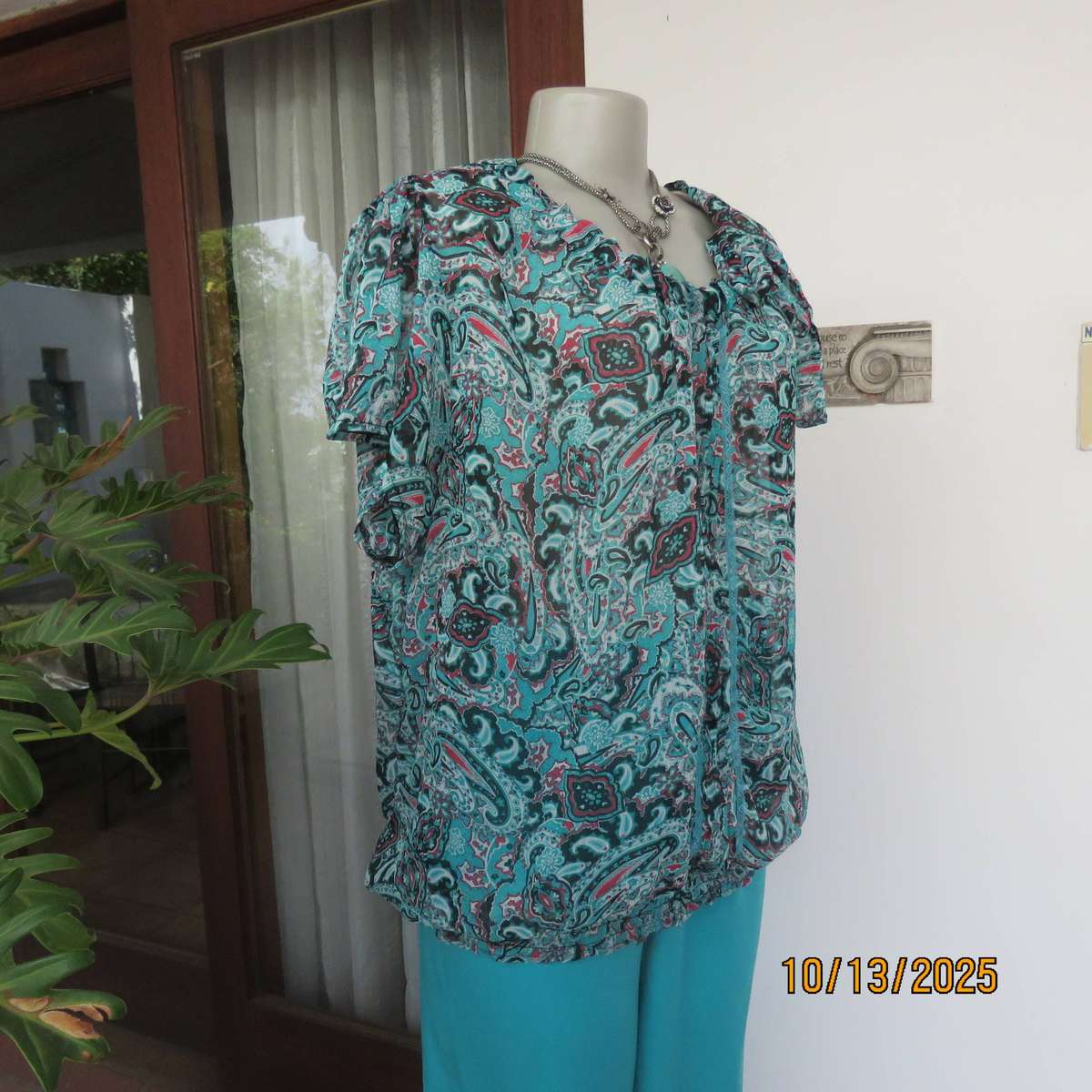 Capped sleeve jade-red-black-white bo-ho print slip over top size 46.