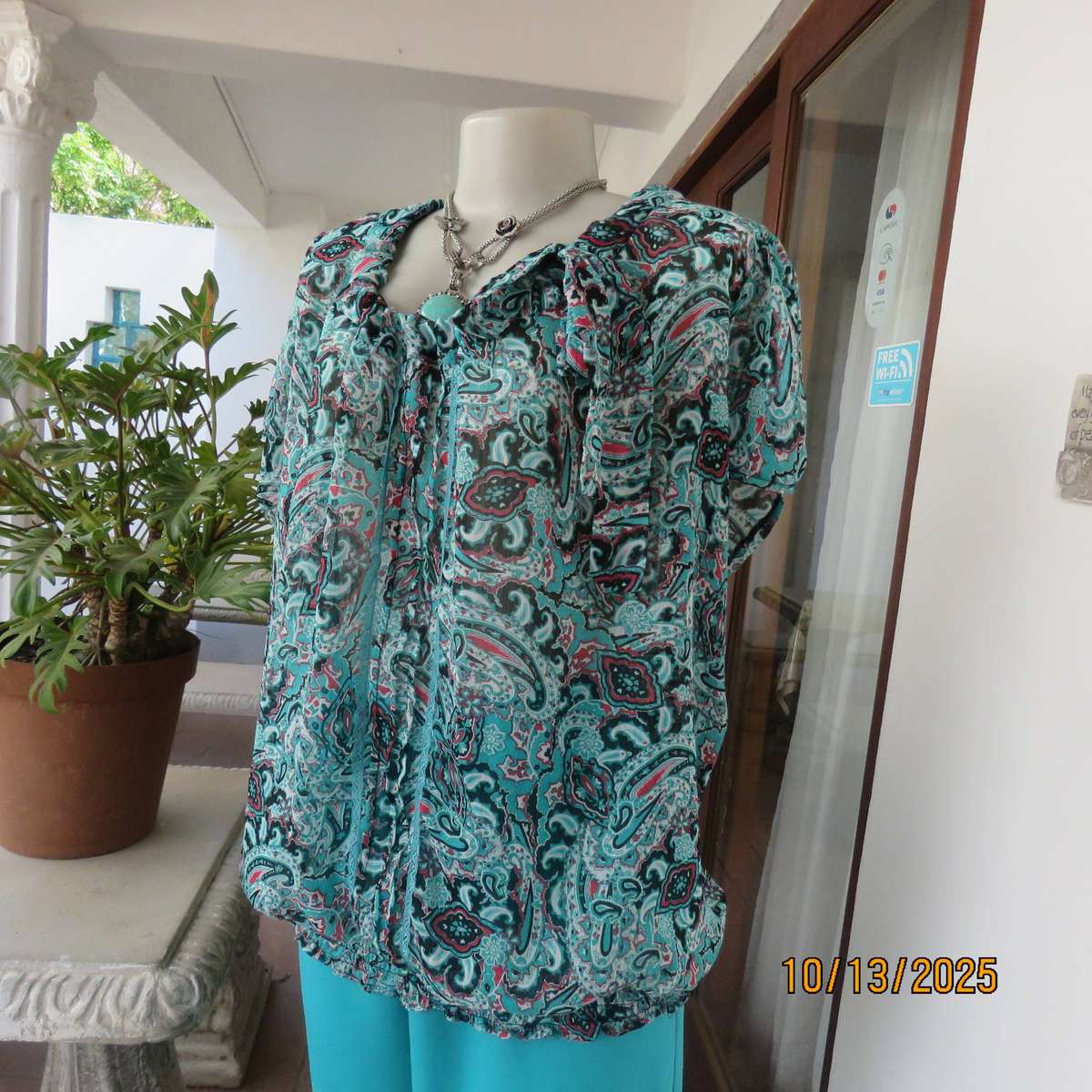 Capped sleeve jade-red-black-white bo-ho print slip over top size 46.