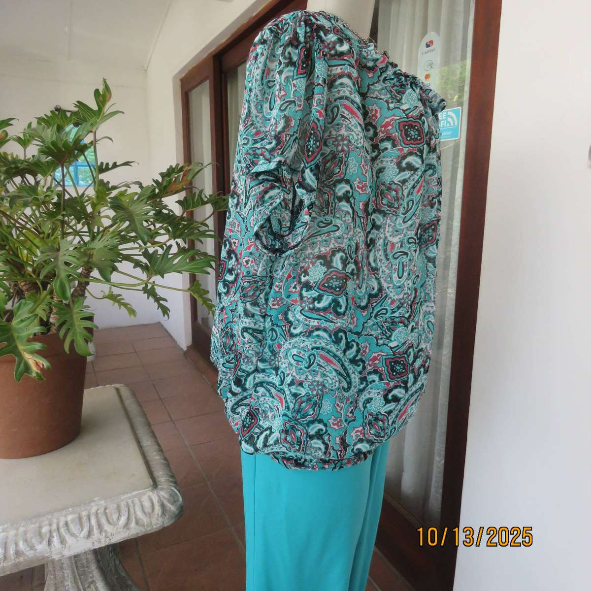 Capped sleeve jade-red-black-white bo-ho print slip over top size 46.