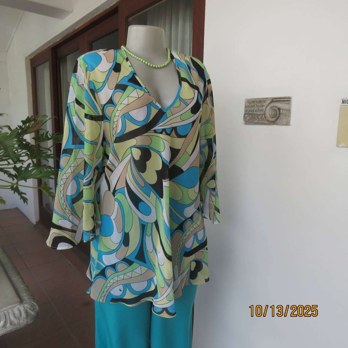 EXACT long V neck geometric printed green-blue-yellow-black polyester top size 40