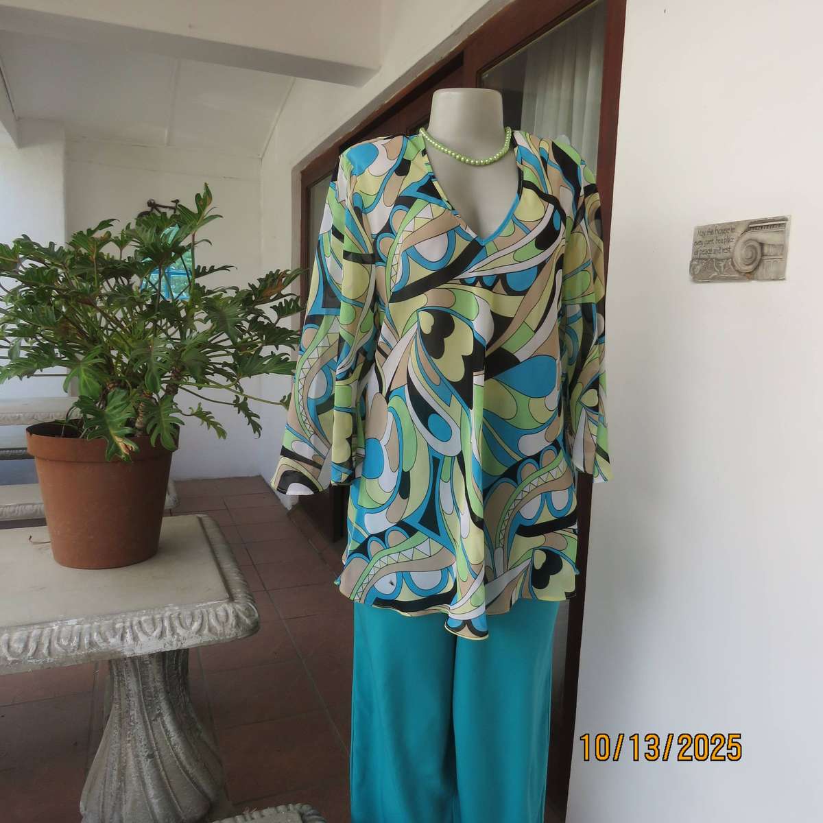 EXACT long V neck geometric printed green-blue-yellow-black polyester top size 40