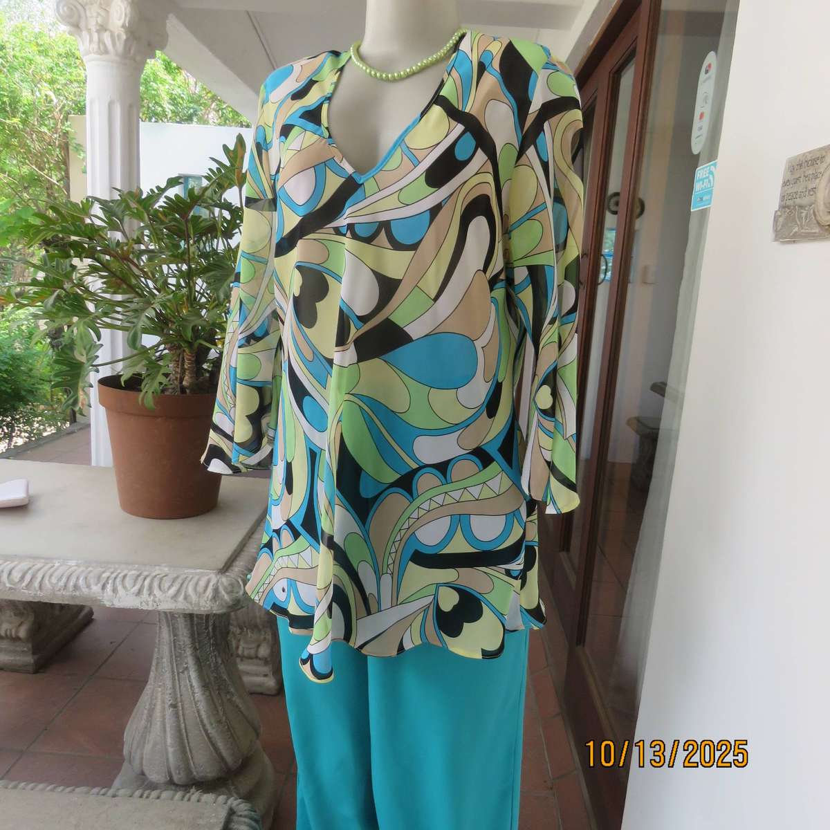 EXACT long V neck geometric printed green-blue-yellow-black polyester top size 40