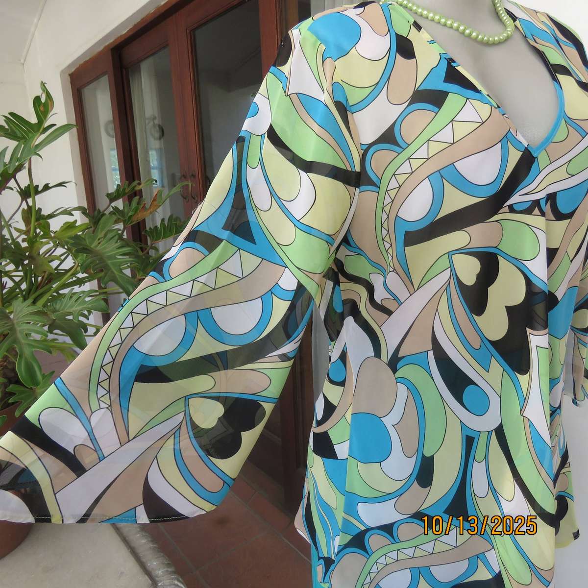 EXACT long V neck geometric printed green-blue-yellow-black polyester top size 40